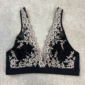 NWOT Wacoal Embrace Lace Wire Free Bra Black White Adjustable Straps Size 36